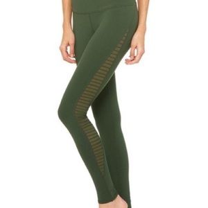 Alo Luminous Legging in Hunter Green